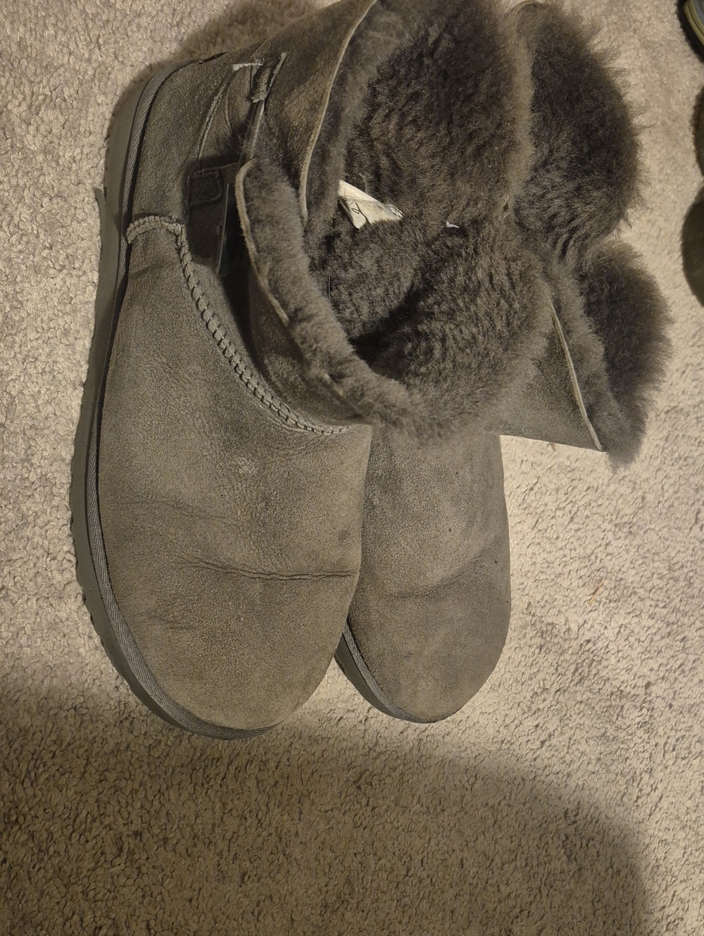 Womens Size 10 Uggs